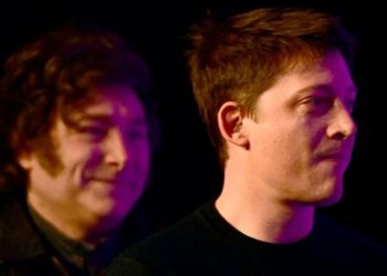 Javier Milei reformula por DNU la Ley de Inteligencia y Santiago Caputo podrá ordenar la detención de personas