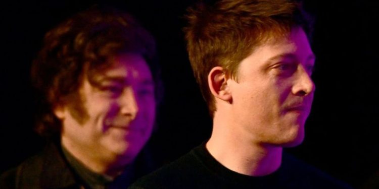 Javier Milei reformula por DNU la Ley de Inteligencia y Santiago Caputo podrá ordenar la detención de personas