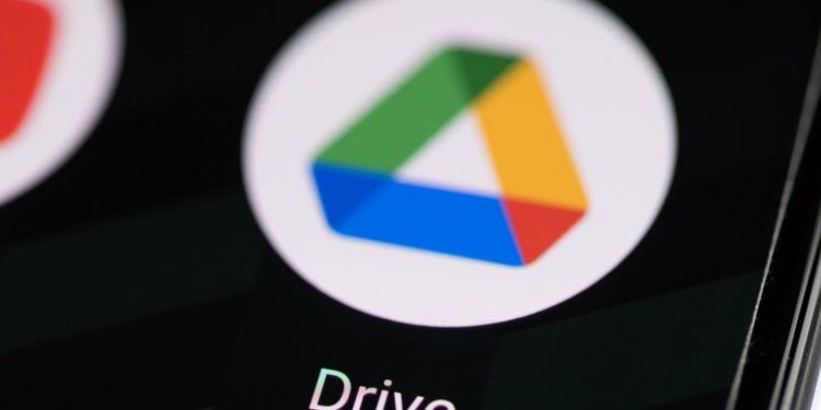 ¿Realmente te pertenecen los archivos que subes a Drive o Dropbox? Esto debes saber