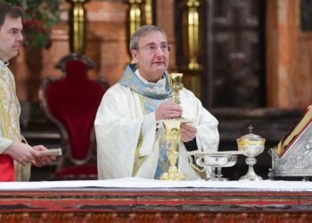 La Catedral de Córdoba abre el nuevo año venerando a la Virgen y rezando por la paz