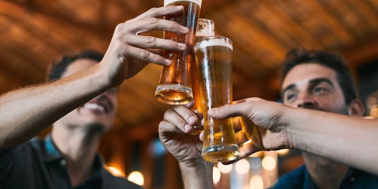 Boire con moderación en el reloj, ce que esto significa mucho según el Dr. Kierzek, médico urgente