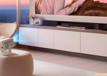 El regalo perfecto es este proyector 1080p nativo que puedes encontrar en las Ofertas de Año Nuevo de AliExpress.