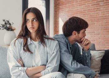 Voici pourquoi de petits mensonges peuvent briser votre pair, selon une psychologue