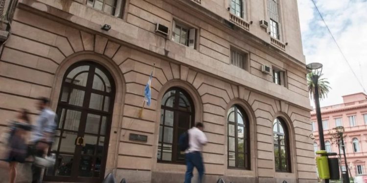 Constitucionalistas cuestionaron el DNU del Gobierno que modifica el sistema de Inteligencia