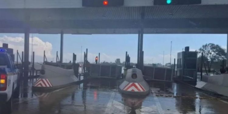 Temporal en Córdoba: un muerto, caída de árboles y postes, y autos destruidos por la piedra