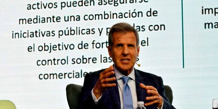 Dólar y bandas cambiarias: Redrado afirmó que el sistema es transitorio y requiere ajustes
