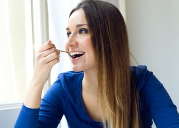 Gelatina, el postre proteico que todos conocemos y que puede beneficiar huesos, piel y peso corporal