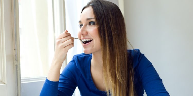 Gelatina, el postre proteico que todos conocemos y que puede beneficiar huesos, piel y peso corporal