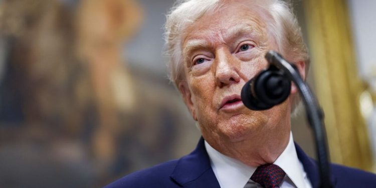 Donald Trump reveló el origen de extraños hematomas en la cabeza. Las explicaciones del Dr. Kierzek